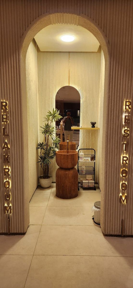 The archway as delivered, with the pedestal sink inside