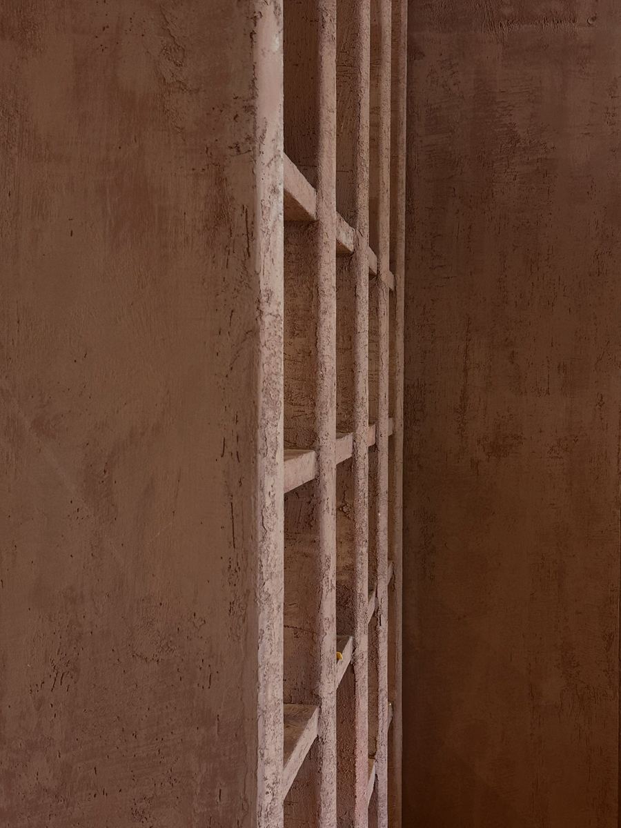 Polysh detail: terracotta plaster wall and slim niche shelving